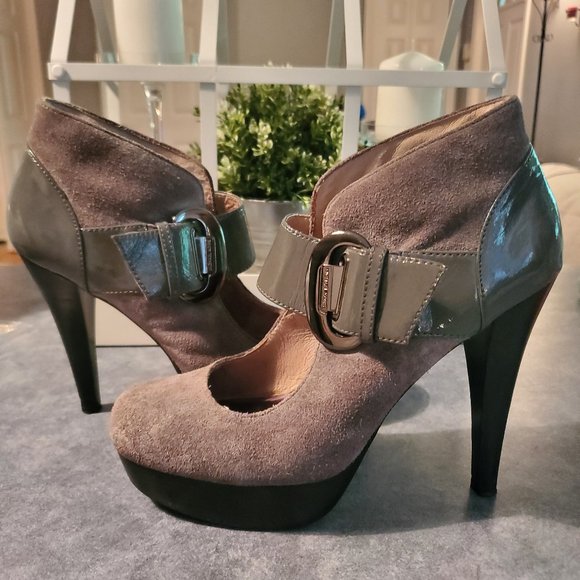 Michael Kors size 9 suede platform heels